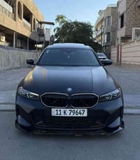 للبيع : Bmw 330e 2023 M Package .  السيارة ٣ انظمة قياده ( بانزين ، ها...