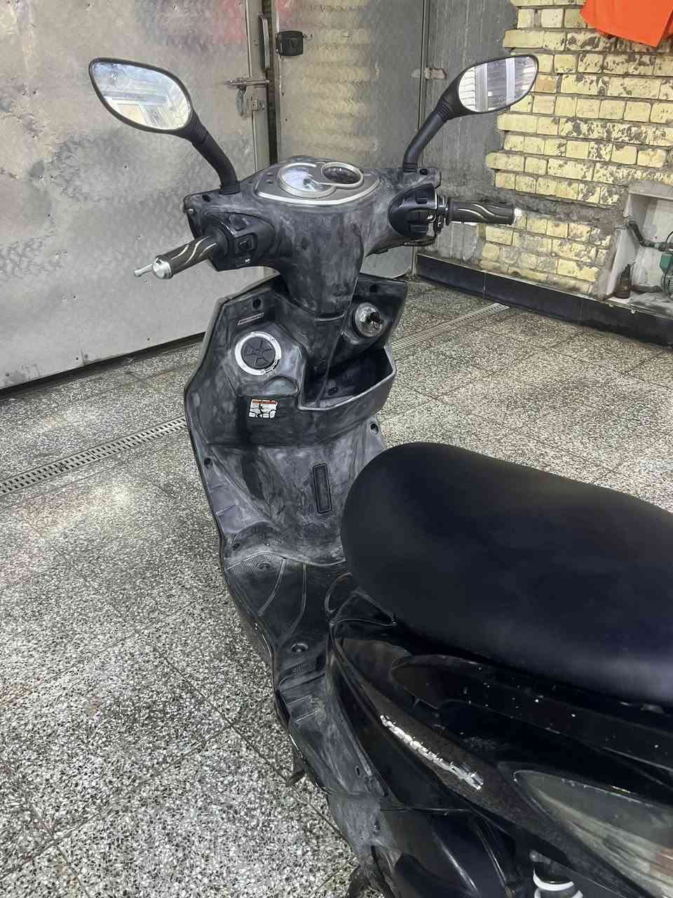 سكنس فحل للبيع دراجه برغي ممفتوح بيها العنوان بغداد سعر 650وبيها مجال رقم***********
