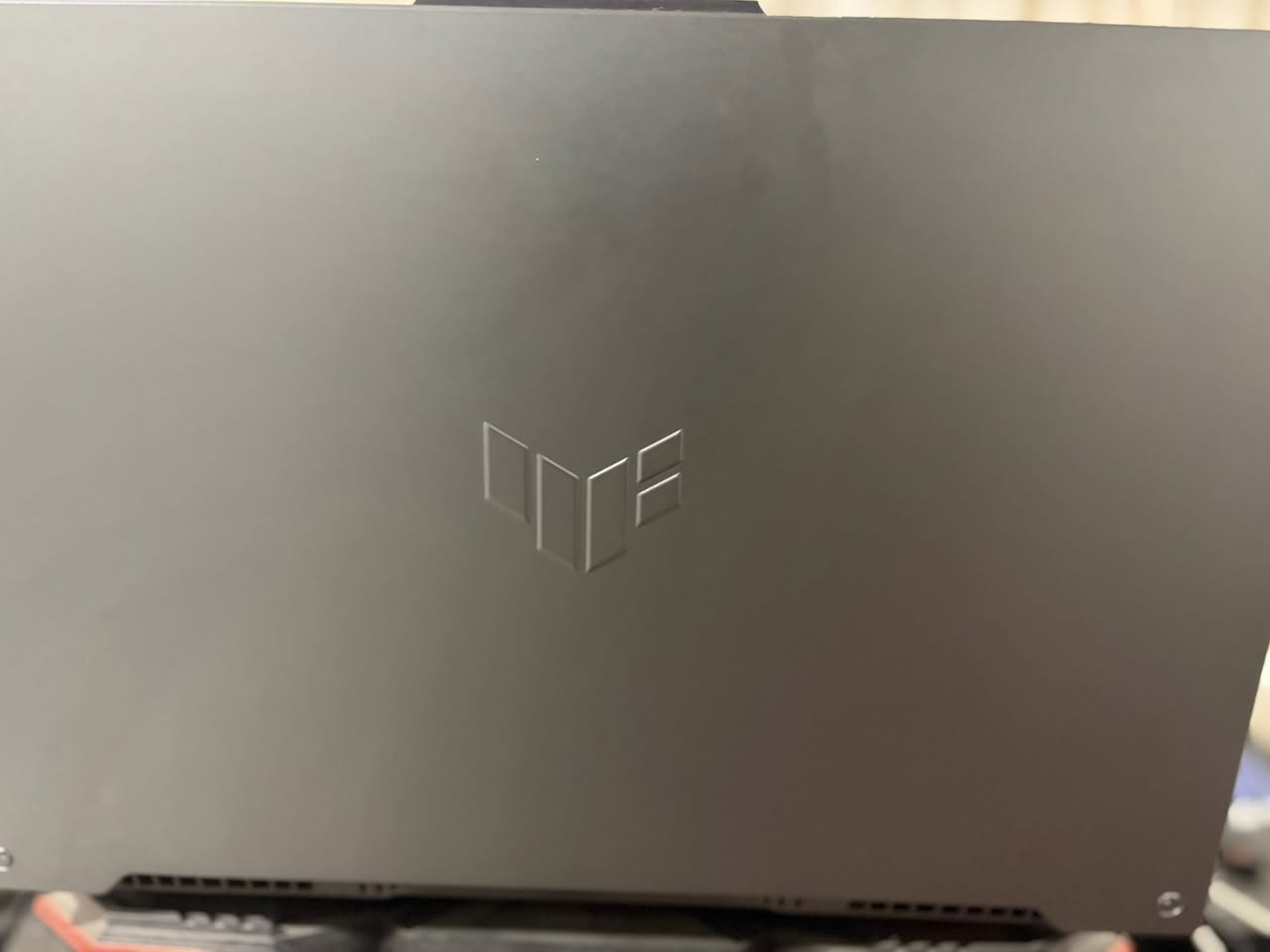 ⸻

💻 لابتوب ASUS TUF Gaming F17 للبيع

🔹 الموديل: ASUS TUF Gaming F17
🔹 الحالة: نظيف 100٪
🔹 الصيانة:
 • لم يدخل صيانة نهائيًا
 • غير مفتوح أبدًا
 • استخدام شخصي فقط

⚙️ المواصفات:
 • المعالج: Intel Core i7 (جيل 11)
 • كرت الشاشة: NVIDIA GeForce RTX 3050
 • الرام: 16GB DDR4
 • التخزين: SSD NVMe بسعة 512GB
 • الشاشة: 17.3 إنج FHD
 • معدل التحديث: 144Hz
 • النظام: Windows 11
 • الكيبورد: Gaming RGB

🔹 الأداء: ممتاز جدًا للألعاب، المونتاج، التصميم، والبرامج الثقيلة
🔹 التبريد: قوي (سلسلة TUF المعروفة بالتحمل)
🔹 الشكل: نظيف جدًا بدون خدوش أو كسور

📦 الكرتون الأصلي موجود
🔌 الشاحن الأصلي موجود

💰 السعر: اكتب سعرك بالخاص 
📍 المكان: بغداد شارع فلسطين واذا تحب اني اجيبه لك
📞 التواصل: خاص / واتساب ***********
