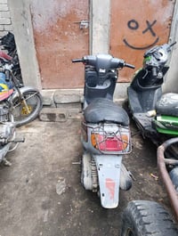 دراجه بزونه لبيع  المكينه ما مفتوح سعره 200 رقم الهاتف 07500808694