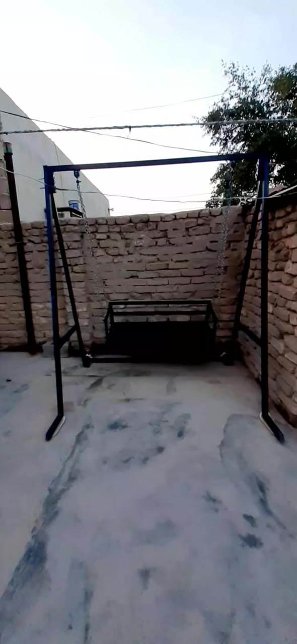 مرجوحة للبيع 
الحديد قوي كلش (2ملم) وتتحمل خمسة أشخاص كبار
المرجوحة كبيرة وعالية. تكدر تنقلها من مكان الى آخر من خلال فتحها وشدها. 
سعرها ٢٢٥ الف. 
العنوان:  سفوان /حي الحكيم الاولى
هاتف ***********
