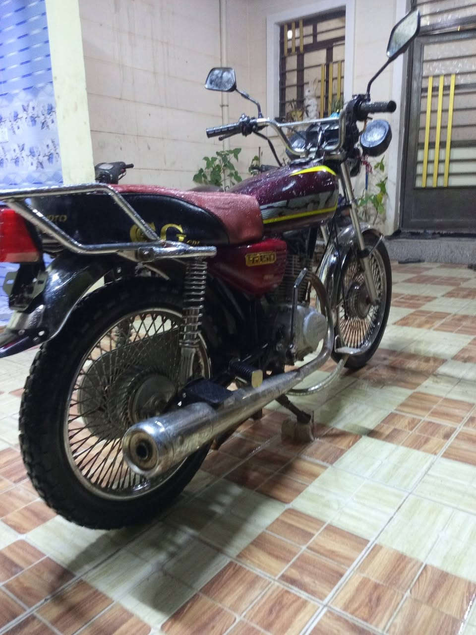 السلام عليكم لبيع  دراجه 4 كير موديل 22 دراجه كامله مكمله شلعه معدل السعر 325 وبي مجال لشراي مكاني تكريت التوحيد لستفسار رقمي ***********
