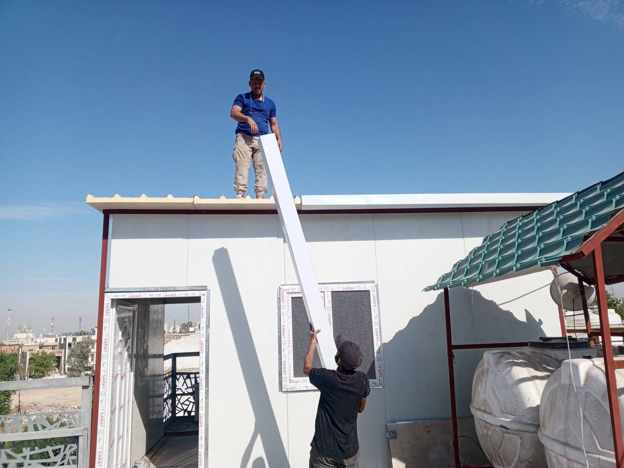 حداده بيوت من ساندويتش اللي يحب يشتغل له خليه يخابرنا على هذا الرقم***********
