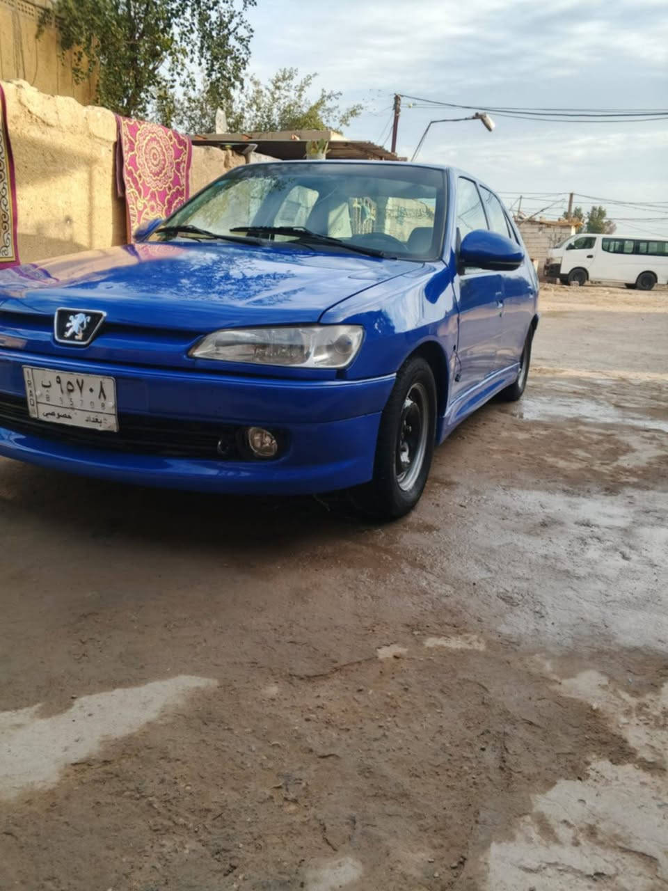 السلام عليكم بيجو306 للبيع السياره مصبوغه عام جماليه محرك Z07 كير حاويه شاده تبريد تتفاه شغاله عنوان بغداد الشراي يتصل ***********
