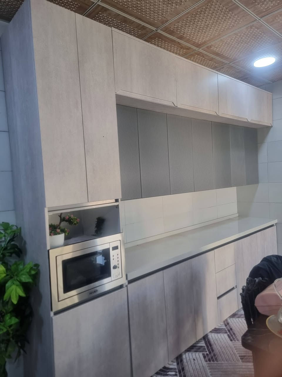 كاونتر طول ٣ متر ونص HDF شغل درجة اولى دبل ملحق مع كاونتر سنك طول مترين للبيع كلف مشترا وشغلة ٣ مليون صارلة اربع اشهر 
***********
