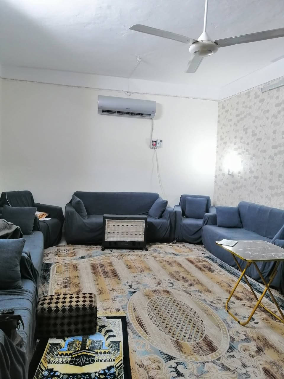 بيت للبيع 

مقاطعه 91 منطقه المشواك 
 مساحه 240م 
بناء مسلح 
يتكون البناء 
من 3 غرف + صاله + استقبال + مطبخ 
+ حديقه + كراج 
للاستفسار مراسله الصفحه 
او اتصال ابو احمد 
***********
***********
