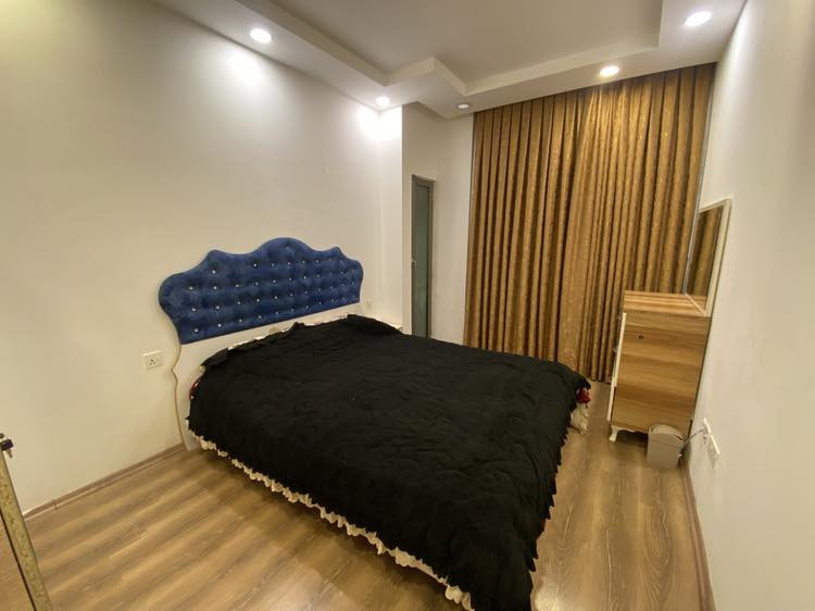 شقه للايجار في اربيل 
داخل مربع ذهبي 
شقه متوفر غرفه صاله 
مؤسس بل كامل 
مساحه 60m
واجهه داخل مجمع
لاستفسار اكتر عل واتساب 
***********
