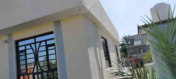 قطعة ارض مساحته الكليه 575مساحه البناء140متر
كامل الخدمات ماء كهرباء تبليط لحد باب البيت 
بيت مع الأثاث الموجود لبيع 
العنوان شارع معمل غاز الرحمن مقابل المستوصف الجديد 
التفاصيل اكثر اتصال 
***********
