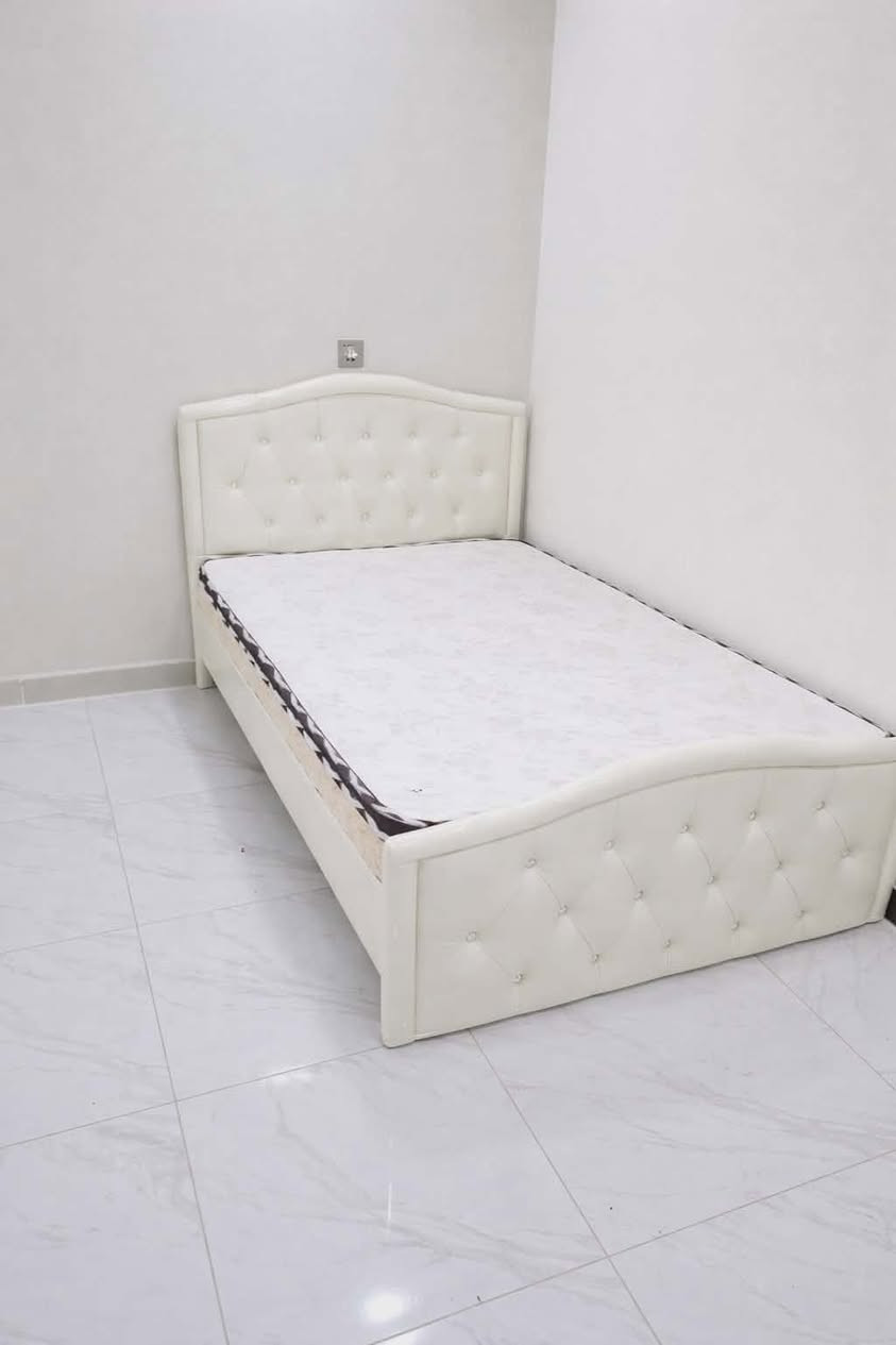 🔥 سرير دوشمه خشب نفر ونص 🔥
تصميمه مرتب وجذاب ويعطي غرفتك لمسة دافية وحلوة، وخشبه قوي يتحمل ويعيش وياك سنين 💪
خلي نومك غير واحصل على راحة تستاهلها 😌✨
📩 للحجز والاستفسار راسلنا خاص 
📞 متوفر توصيل داخل بغداد والمحافظات


**إذا كنت صاحب هذا الإعلان وتريد حذفه لأي سبب، رجاءا أرسل رسالة إلى الدعم الفني**