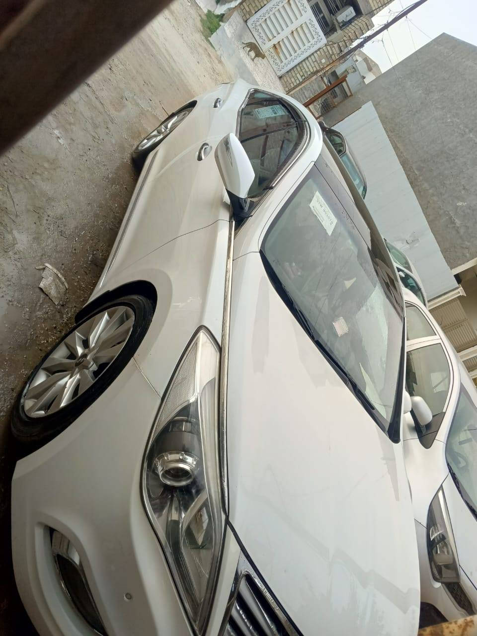 هونداي ازيرا ٢٠١٥ فول مواصفات خليجية ماشية ١١٤ الف فقط  و بيها صبغ جاملغ و باب خلفي اثر كردة باب يعني مو حادث و بيها بارد يمكن شبر *********** بغداد, العراق
