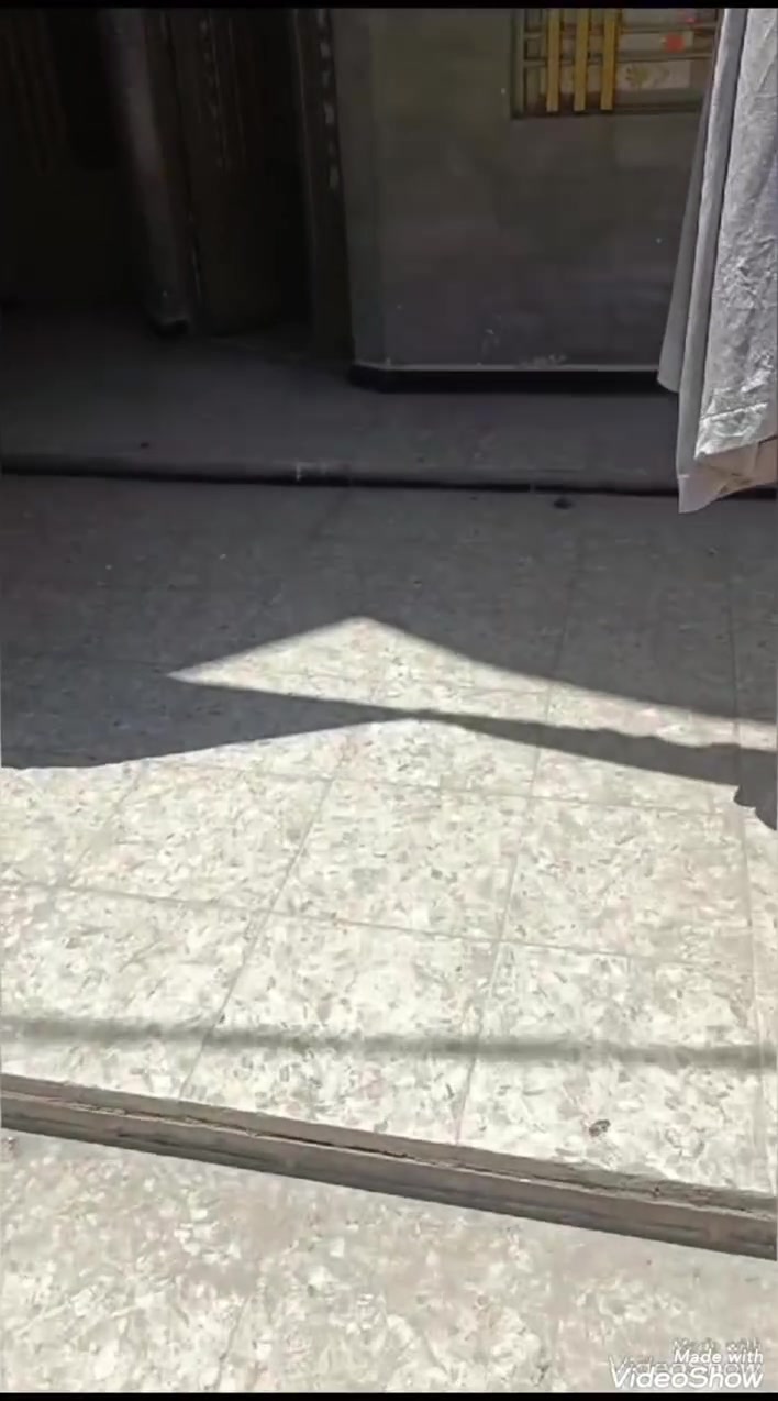 السلام عليكم اخواني اخواتي الأعزاء..
دار 🏠للايجار مساحة 100م طابق ارضي معزول تماماً نظيف جدا..
يحتوي على صحيات خارجية واستقبال معزول وصالة بنفس الوقت مطبخ حار وبارد وصحيات داخلية وغرفة نوم وحدة..
العنوان..البلديات ضياء الحلفي شارع جامع سيد صلاح المكصوصي قرب مدرسة🏫 الشهب الأهلية..
للاستفسار الاتصال 📞 متوفر واتساب 🌐وماسنجر 🌐 وخاص وبخدمتكم..***********
