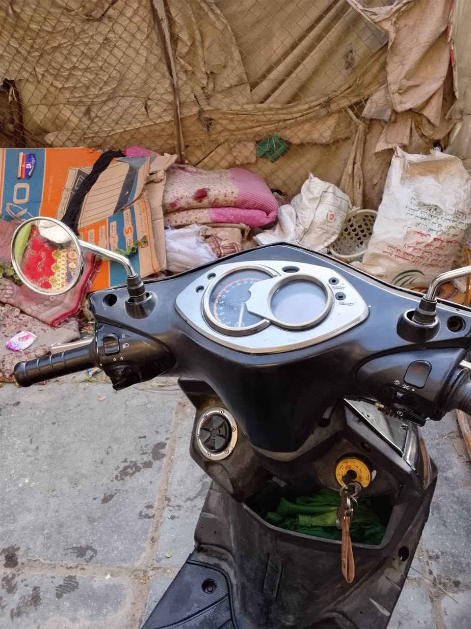 سكنز فحل للبيع بس اكلوبات الشاير محتركات مكينة ما مفتوحة سلف هندر شغال السعر ٥٠٠ وبيه مجال الطيبين المكان العبيدي قرب جامع الامام علي هاذرقمي***********
