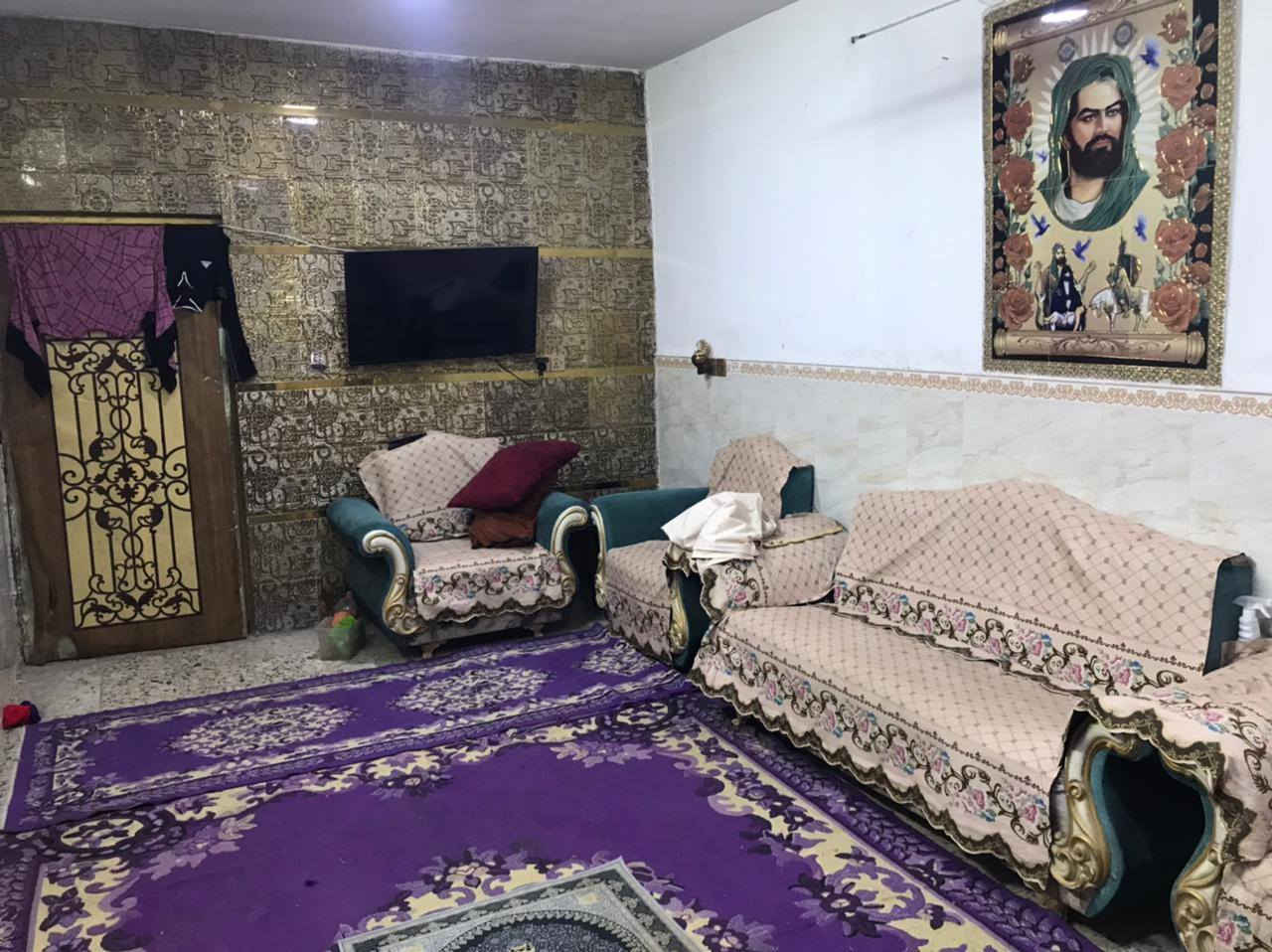 السلام عليكم
بيت للبيع منطقة معسكر البلديات واقع حال 
مساحة 125م
واجهه 5م
للاستفسار ***********
