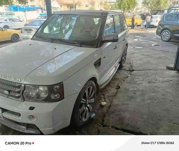 سلام عليكم 
سياره رانج مديل 2009 متومه طبق الاصل 
مكفولة من الكص سياره بيهه صخه باب السائق ومعمره مكينه وكير كفاله الجوبلسات حورتهن كلاهن دبلات بلاد سياره فول الفول مكينه 8 سلندر سوبر غير متواجد على النت 
السعر 65 ورقة الإتصال 
*********** بغداد
