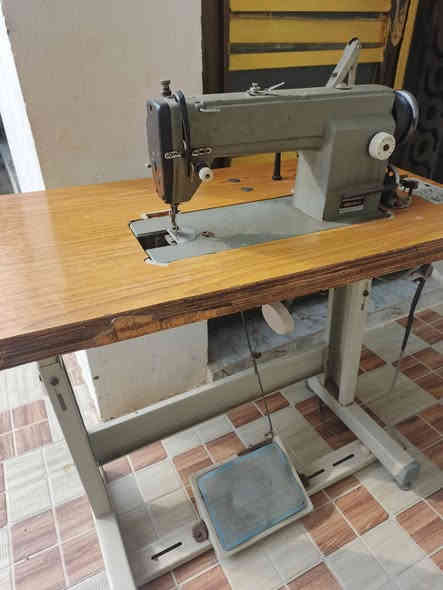 مكينه خياط للبيع مابي شي  على فحص سعرها ١٧٥ بي مجال مكاني ديوانية حي العسكري شارع ٦٠ ***********
