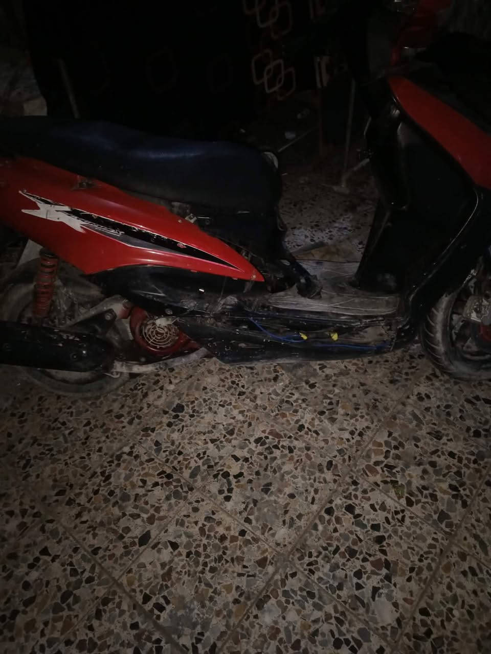 السلام عليكم دراجه سكنس نثيه مكاتبه مال معرض بسمي وكتاب كمرك يعني اوصوليه الدراجه كايمه تايرات جدد بيها مصارلي سبوع من شديتهن كابريتر تجاري باب اول كهربايات كلها شغاله كيج بانزين وعدني كيج السرعه قمجي مكطوع الدراجه قفل ب250 الف واكرر كايمه البارحه كطعت كرنك بيدي وكل الهلا بيك منين ما تجيني اخليك عله راسي متواجد عله نت


**إذا كنت صاحب هذا الإعلان وتريد حذفه لأي سبب، رجاءا أرسل رسالة إلى الدعم الفني**