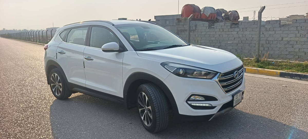 السلام عليكم للبيع هونداي توسان كوري وارد خليجي (الكاصد)
الموديل 2018 
رقم بغداد 
ماشيه 149 الف 
لون ابيض 
مكينه 2000 سايد بريك رجل 
كشنات جلد مري شفت اشارة ترحيب 
شاشه تاب جبيره والخ..... 
**بيه ملاحظات مذكوره بالسونار 
كير مكينه شركه 
السياره بالواقع احلى من الصوره السنويه بأسمي
السعر 178 وبيه مجال بسيط 
مكان السياره بابل/المركز 
للاستفسار ***********
