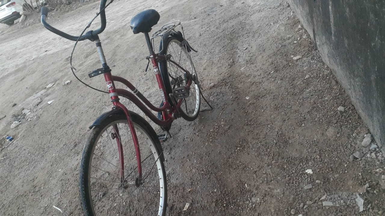 سلام عليكم اخوان هذه الباسكل للبيع موصفات فول حجم 26قبل شهر اشتريته ومضرر ابيعه موديل 2021ويا حماله وبريك كدامي عوزه ترتيب قليل كامل مكمل العنوان بابل حمزه الغربي للإستفسار ***********سعر 70وبي مجال لطيبين بعد شتردون وشكرأ
