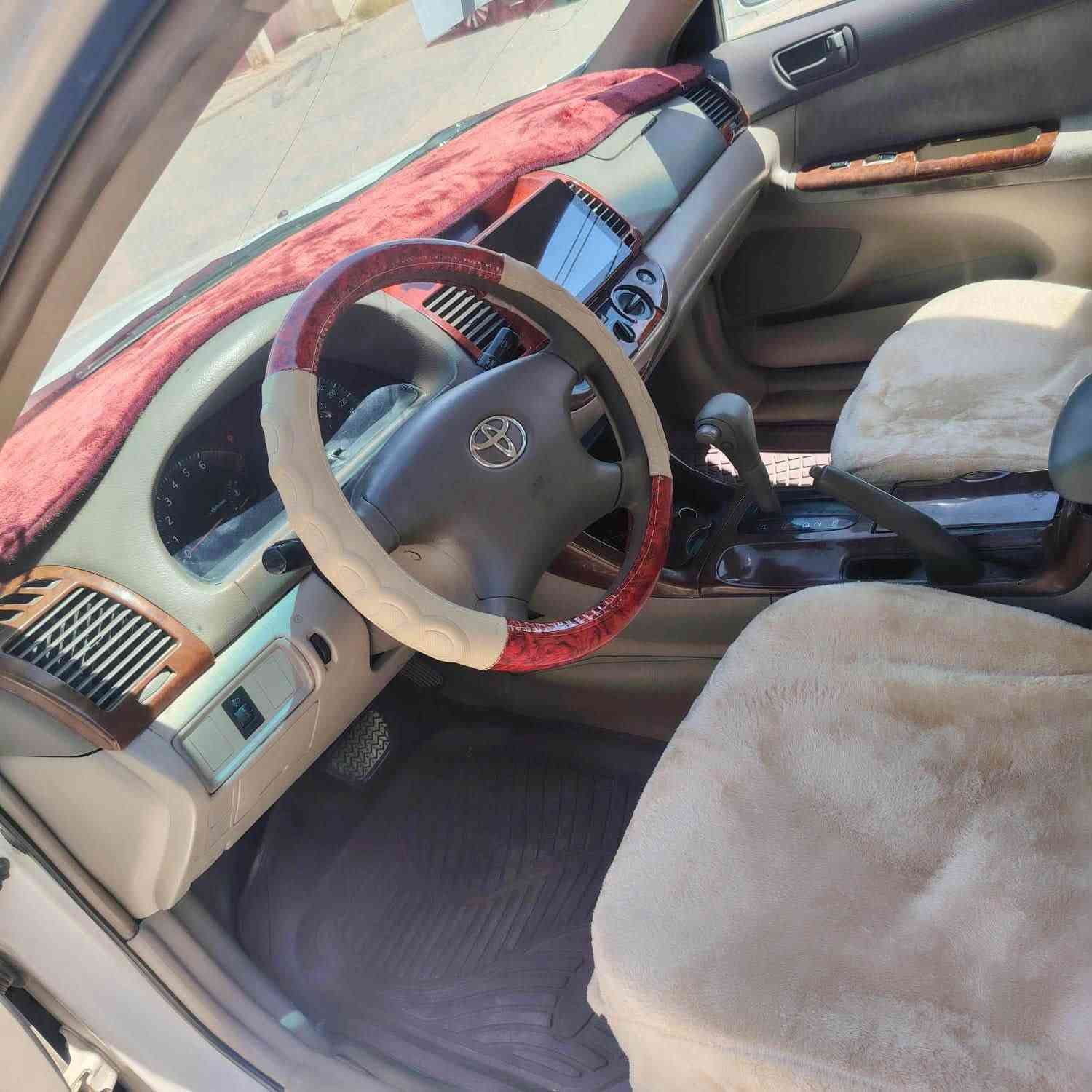 تيوتا كامري
موديل2004 
خليجي
لون ابيض ثلجي
رقم بغداد الجديد 
تحويل مباشر 
السيارة مكفولة من الصبغ فقط بيها مكانات بارد
مكان السيارة الانبار
للأستفسار:
***********
