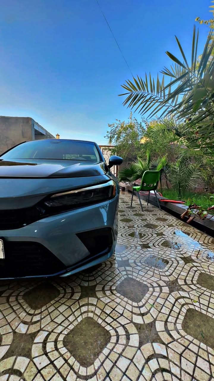 الموديل: 2024
الفئة: EX (مواصفات ممتازة تجمع بين الفخامة والاقتصاد)
 المحرك: 1.5 لتر تيربو (Turbo) قوي جداً واقتصادي.
 الكير: أوتوماتيك CVT.
 الممشى (المسافة المقطوعة ): [60 الف K]
 اللون الخارجي: رمادي مميز (سمائي ميتاليك / سمنتي ملفت للانتباه) مع غطاء محرك (بونيد) أسود مميز لإعطاء مظهر رياضي.
 الرقم واللوحة: رقم مميز (14 ب 65786).
✨ أبرز مواصفات السيارة (حسب الصور):
 فتحة سقف كهربائية.
 شاشة عرض ذكية تدعم أنظمة الهاتف الحديثة.
 رادارات وأنظمة أمان متطورة (نظام الاستشعار من هوندا لتحديد المسار وتجنب الاصطدام).
 تشغيل ذكي (بصمة).
 ويلات (جنوط) ألمنيوم رياضية بلونين مميزين قياس 17 إنش الأصلية.
 تكييف مركزي ممتاز وكاميرا خلفية متعددة الزوايا.
🔍 حالة السيارة:
 البنيد  والمظهر: السيارة نظيفة جداً كما هو واضح بالصور، بنيد متوفر بنيده الاصلي  ..  طراف جاملق تكحيل فقط قليل ]. 
 الميكانيك: المحرك، الكير ، التبريد، والصدر كلها بحالة ممتازة والسيارة جاهزة للاستخدام الفوري ولا تحتاج أي مصاريف.
 الأوراق: السنوية جاهزة والتحويل مباشر. وكالة رقم معوقين 
💰 السعر والموقع:
 السعر المطلوب  160 $] (قابل للتفاوض البسيط للشراي الجاد).
 مكان السيارة: البصرة [التنومة ].
 رقم الهاتف للتواصل: [ *********** ] (متوفر واتساب).
