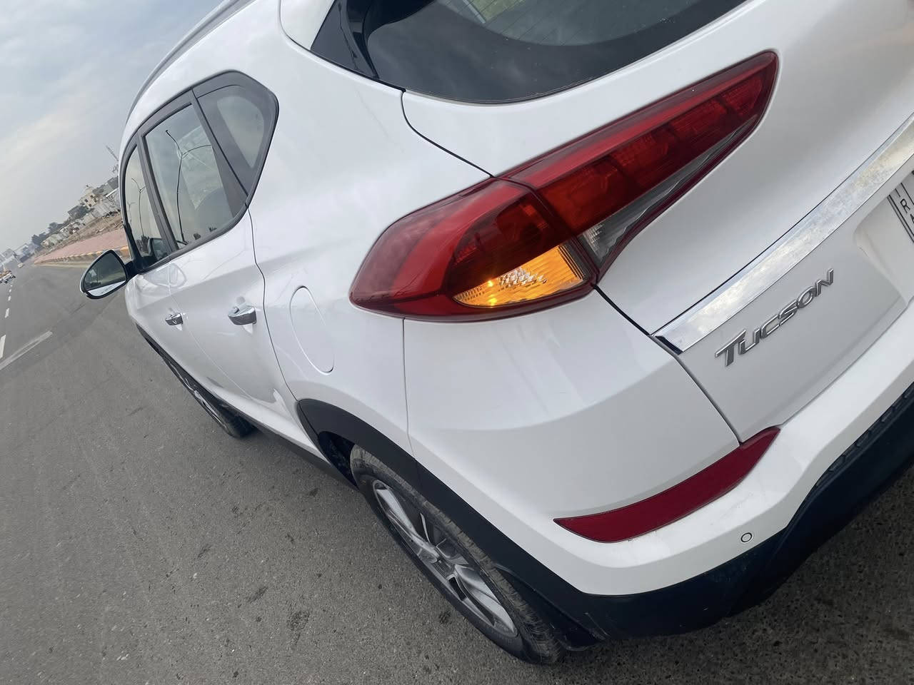 السلام عليكم 
للبيع توسان 2018
وارد كوري سايد بريك بالرجل 
رقم بغداد الماني سنوية لنهاية 2027
محرك 2000 دوش
5 ويل كب 
يدات نيكل
تبريد قطعتين
حساسات خلفية
تبريد بالجكمجة
حاجب لايت دبل لد 
مري كهرباء و أشاير
تحكم ستيرن جهتين
نظام مود درايف نورمال و ايكو و سبورت  
بطارية جديدة 
ماشية 100.500
مبدل بيهة باب السايق بلادي نفس اللون و بيهة بارد 3 مكان صغار كلش بدون صبغ صورهن موجودة
و هذا الشخط بالباب بعدة ما مصلح على وضعة
كير و محرك مكفول برغي ما مفتوح بيهن 
يحتاج الهة حدادية 
السيارة بـ أسمي و شرط التحويل ثاني يوم 
السعر 169 و بيهة مجال 
العنوان بغداد / المنصور / حي دراغ 

***********
