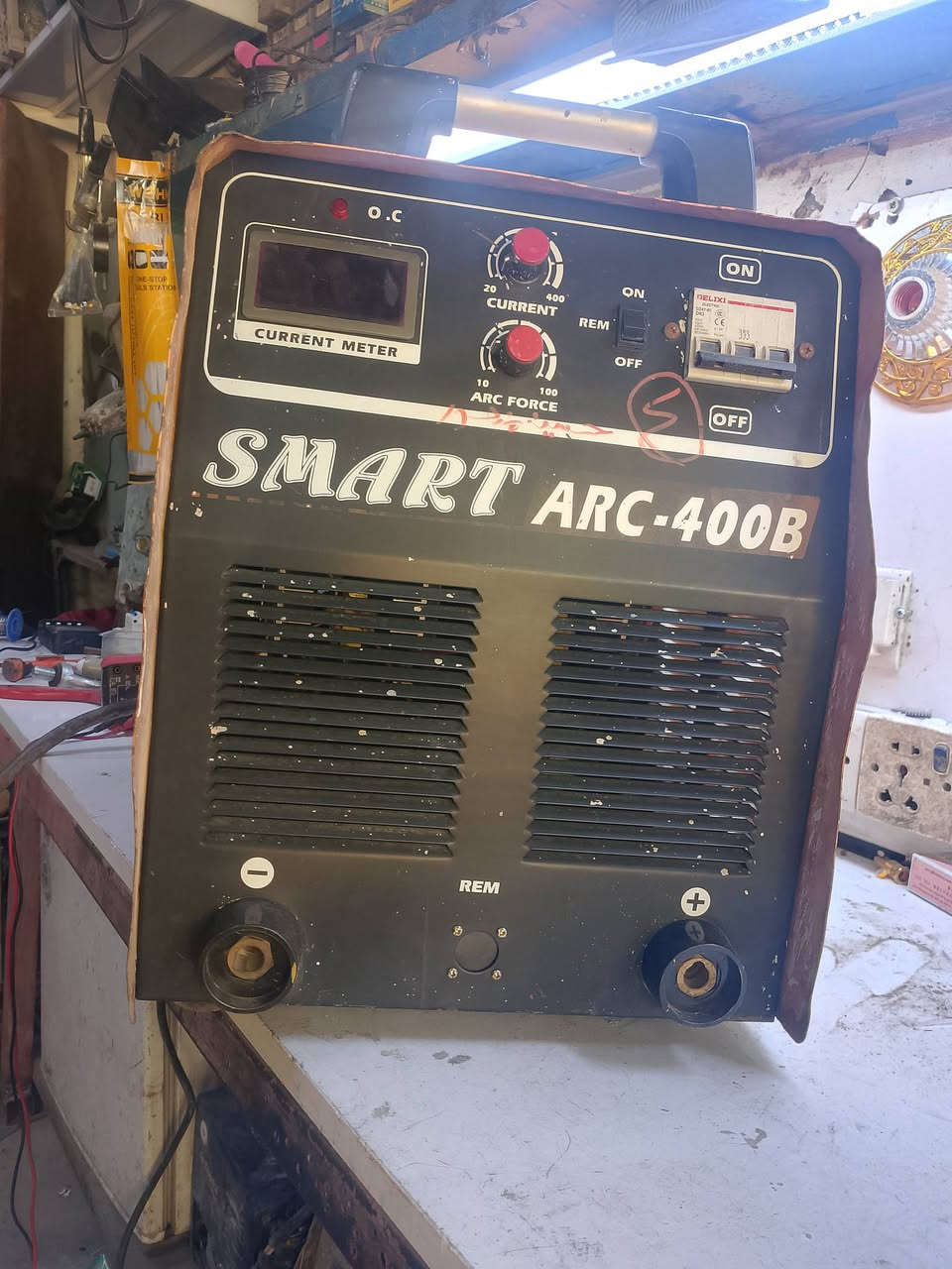 للبيع ماكنة لحام سمارت ARC400B ثري فيز استعمال بسيط التفاصيل بالفديو  السعر 350 العنوان بغداد الباب الشرقي الفناهرة يوجد توصيل لكل المحافظات 
***********
