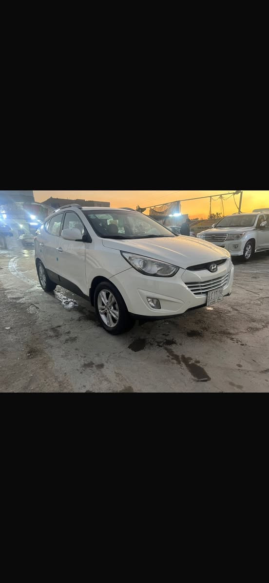 السلام وعليكم 
للبيع هونداي توسان ٢٠١٠  رقم بغداد تحويل مباشر 
السياره شكل الجديد السياره محرك ٢٤٠٠ دوش  ماشيه ١٠١
السياره وارد حادثه صبغ باب خلفي وداير الحاملغ الخلفي
وبلعراق صبغ بنيد وحافت الجاملغ امامي ايمن  بدون دواخل السياره ماشيه ١٠١
السياره جاهزه ميه بل ميه 
السعر ١١٤
***********
مكانه بغداد الامين ٢
