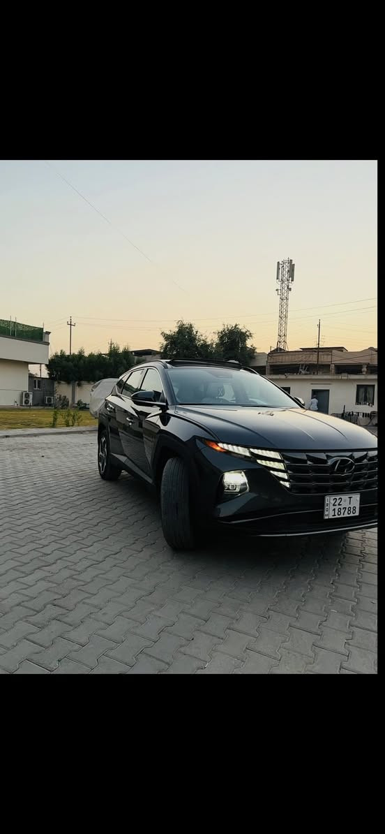 السلام عليكم توكسان  كلين تايتل 2023 لمتد vip فول الفول امريكي السياره بهيج نضافه وهيج مواصفات جدياً قليل 
لون السياره نفطي 
المواصفات LIMITED VIP
1- بصمة تشغيل 
2- بصمة ابواب لمس دخول ذكي 
3- بنوراما على طول السيارة 
4- صندوق كهرباء شفط 
5- كامرات 360 درجة ( جانبية - امامية - خلفية ) 
6- كامرات مع الاشارة 
7- السيارة تتقدم وترجع ب البصمة 
8- تبريد تدفئة كشنات 
9- كشنات جلد كريمي 
10- كشنات كهرباء 
11- اضواء محيطية 67 لون اختياري 
12- كشنات خلفية هيتر 
13- مرايات تعتيم ذاتي 
14- ابل كار بلي 
15- اندرويد اوتو 
16- شاشة دجيتل 3 اشكال للقيادة 
17- اشاير ترحيب 
18- اضواء امامية LED زنون 
19- اضواء خلفية LED
20- هوك خلفي 
21- فول اوامر صوتية 
22- جامات اوتو 
23- قطعتين تبريد 
24- اشارات ب المري
25- كير دكم 
26- شفتات ستيرن 
27- تحكمات ستيرن 
28- السيارة فور ويل 
29- محرك 2500 المرغوب 
30- هاند بريك بصمة 
31- شحن واير ليس 
32- منافذ شحن 
33- اوتو هولد 
34- تشغيل عن بعد 
35- السيارة اوتو بارك 
36- حساسات امامية 
37- حساسات خلفية 
38- كير AT المرغوب 
39- رادار امامي رادار خلفي رادار جانبي 
40- نقطة عمياء 
وبعد بيها هواي مواصفات 
ممشى السيارة ( 24 الف فقط ) 

السيارة مكفولة من الصبغ والتبديل حادثها فقط تاير طاك 

مكان السيارة بغداد السيدية 

السعر 232وبيها مجال 

رقم الهاتف ***********
