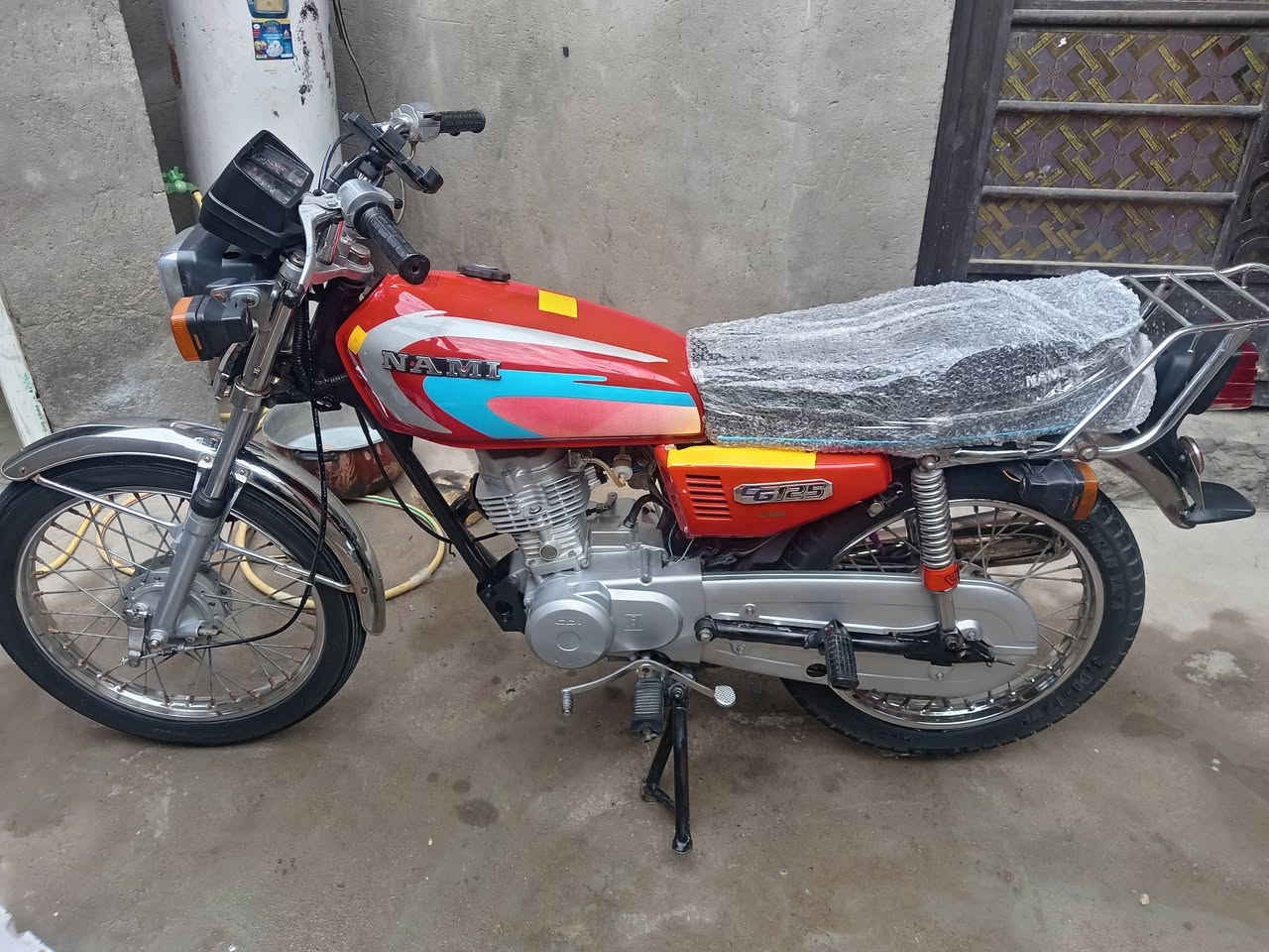 يالله دراجات للبيع الحمره مديل 21  ارشه ولمكينه نامه صلي شلامجه 24 وراق صولي موسكنر 6 وراق دراجه فول مال جناي لسعر 600 وبيه مجال كلش قليل حك جيتك  شرط النضافه  الزركه مديل 14 وراق صليات وكيله عمار براهيم وجاهزه السعر 400 وبيه مجال كلش بصيط الشراي يتصل  خاص ممتواجد بس عله التصال مكان كوت *********** ملاحضه مكلف بنشره
