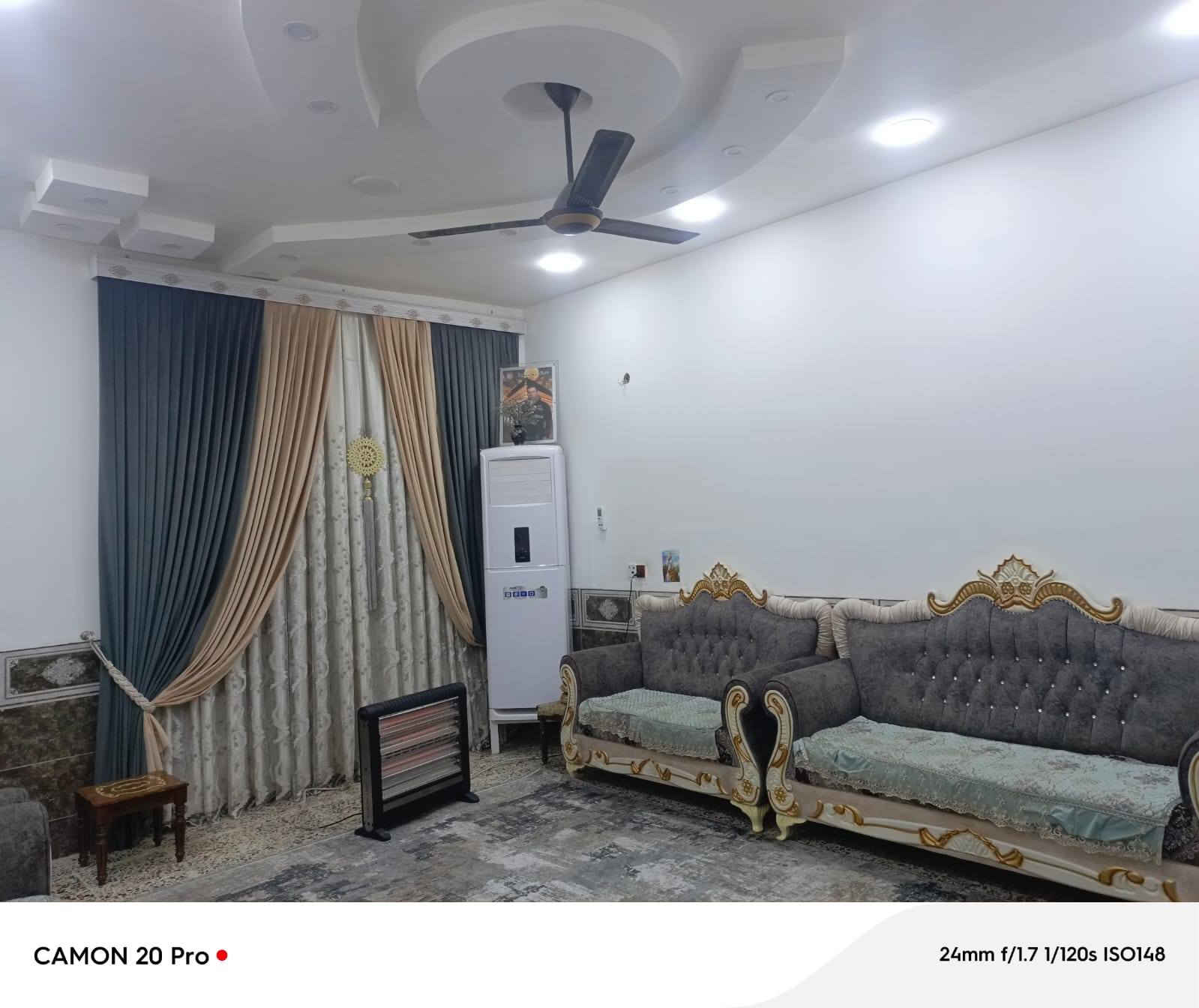 دار سكن المساحه 200 متر ركن في حي الحكيم شارع ابو كيان الدلال يتكون من غرف نوم عدد 2 صله مطبخ استقبال صحيات بناء طابوك كهرباء ثريفيز ماء ثلاث خطوط للاستفسار والسعر خاص او الاتصال *********** 📞 واتساب
