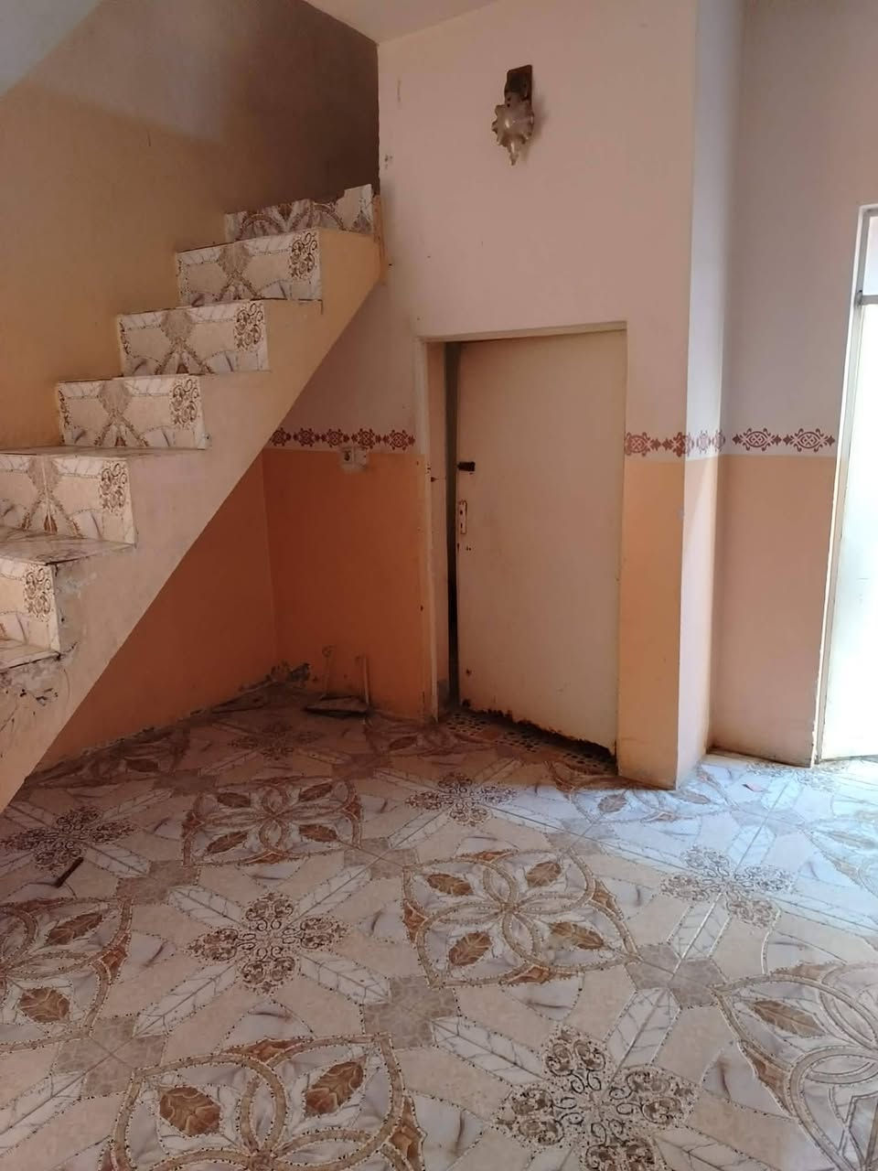 #دار_للإيجار_في_حي_صدام  

أهلاً بكم في عقارات مكتب #علي_المجو_الحمداني  – صفحة مختصة في العقارات الراقية والمميزة ان كان بيع او ايجار في ꧂أحياء الموصل الأيمن والأيسر ꧁ 

🪧نوع العقار : دار سكني 

📍العنوان :حي صدام قريب على أسواق  

المساحه :110مً  

📋التفاصيل:   غرفه صاله استقبال مطبخ صحيات  ترك كراج  

#بدل_الايجار_250الف_قابل_للتفاوض 

مطلوب عائله صغيره 
إذا ترغب بعرض عقارك في المكتب 
ماعليك سوا  التواصل عبر الخاص مباشر


**إذا كنت صاحب هذا الإعلان وتريد حذفه لأي سبب، رجاءا أرسل رسالة إلى الدعم الفني**