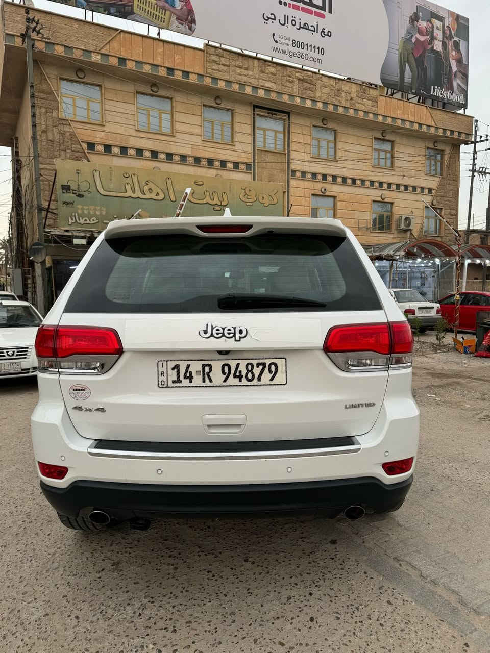 سلام عليكم 
🌷كلشي مذكور بالمنشور 🌷
جيب خليجي گراند شيروكي 2018 
لمتد بلص( limited plus) فول للاخير 
ثلاث شاشات
رقم بصرة 
كامرة حساسات خلفية امامية  
مري شفط وقلاب  وتعتيم ضوء العالي 
اوتو ستوب 
اوتو ستارت اطفاء المحرك في الازدحامات لتقليل الصرف 
نظام سبورت و اقتصادي 
سقف بنوراما 
كراسي كهرباء و تدفئة و تبريد 
ستيرن  كهرباء و هيتر 
كراسي راكب تدفئة 
جنطة كهرباء 
قطعتين تبريد 
لايتات وبروجكترات زنون
سيارة ماشية 119 ميل  
ملاحظة :
السيارة بيها مكان واحد بارد و حالوب بالبنيد فقط بدون تكم ولا قمارة
السعر ٢٥٠ ورقة
مكانهة بصرة زبير 
***********
