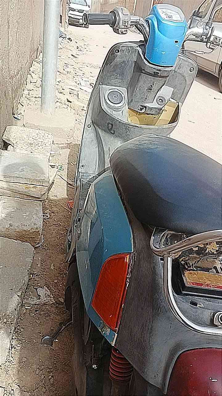 السلام عليكم ماكس بوليس 
للبيع دراجه ناعمه وحلوه نكره سلف كفر بلاد كلشي شغال بيها زوج تاير جديد مكاني تقاطع الاسكان***********
