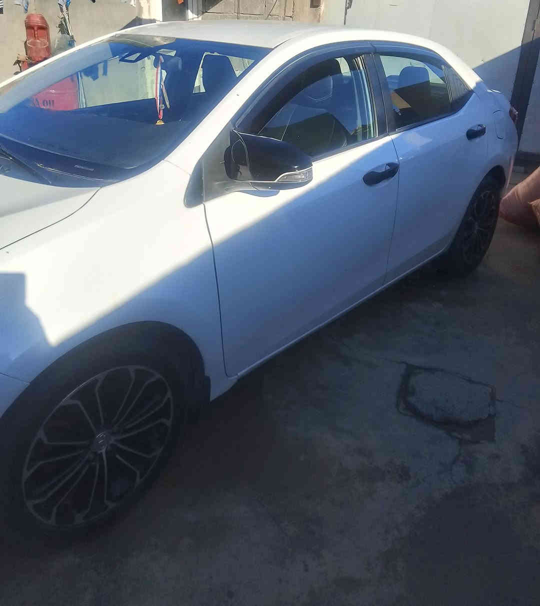 اسلام عليكم كورلا موديل 16 للبيع بيه ضرر اربع قطع وبيها راس الشاصي جهه السايق تعديل  شبر السنوية ساقطه ب23 طالب عليه 120وبيه مجال الاتصال على الرقم ***********
