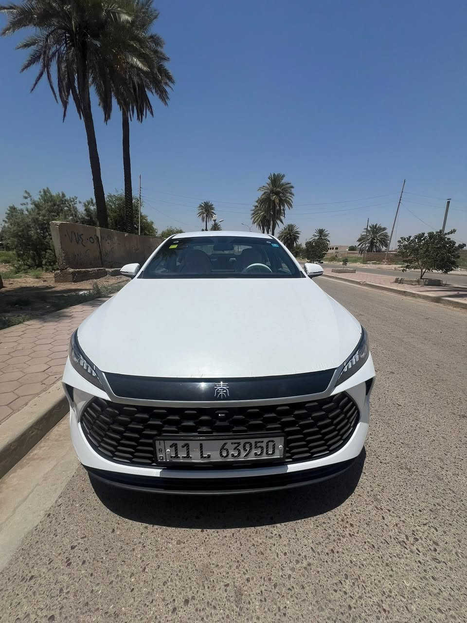 السلام عليكم كن بلاص BYD 2025 رقم بغداد باسمي ماشية 6الاف الكلي شاحنة وكرت وبصمة مواصفاته معروفه مصروف عليها السيارة مغلفة الارضية مال سيارة وكاعيات وياها واضائة داخليه يم الرجلين مبرمجه ومعربة ومنزللها هواي برامج البنيد والدعاميات الاماميه والخلفية مغلفات فابلون سيارة جاهزه من كلشي بيها ملاحظة بسيطة رصعه صغيرة بلباب الخلفية الايمن سعر 19 وبيها مجال مكان السيارة بغداد , ***********
