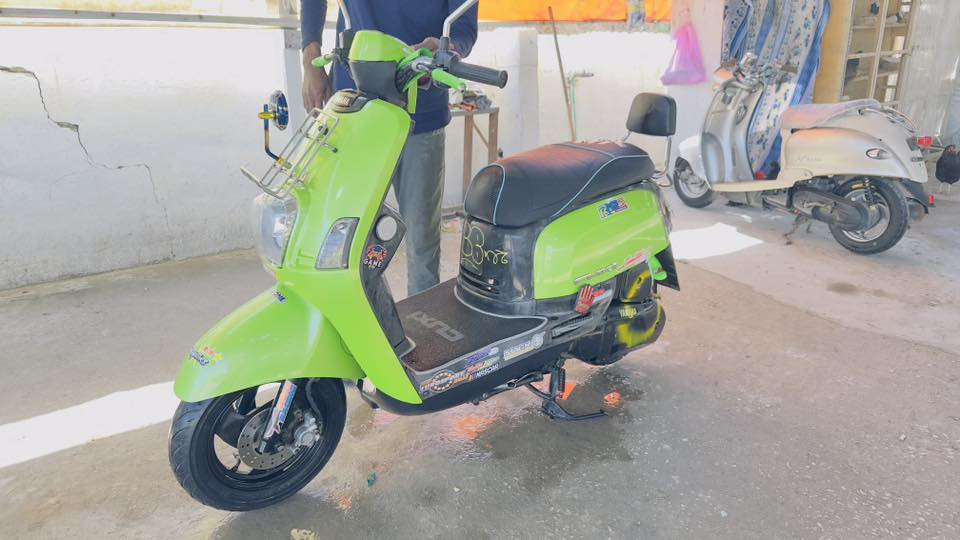 بوليسي  اخذتها حاويه  صارلها 4 اشهر شايل كفراتها الاصليا ضامهن خال تجاريات اذا تريد موجود الاصلي انطيكيا وياها السعر 800 وبيها مجال ***********
