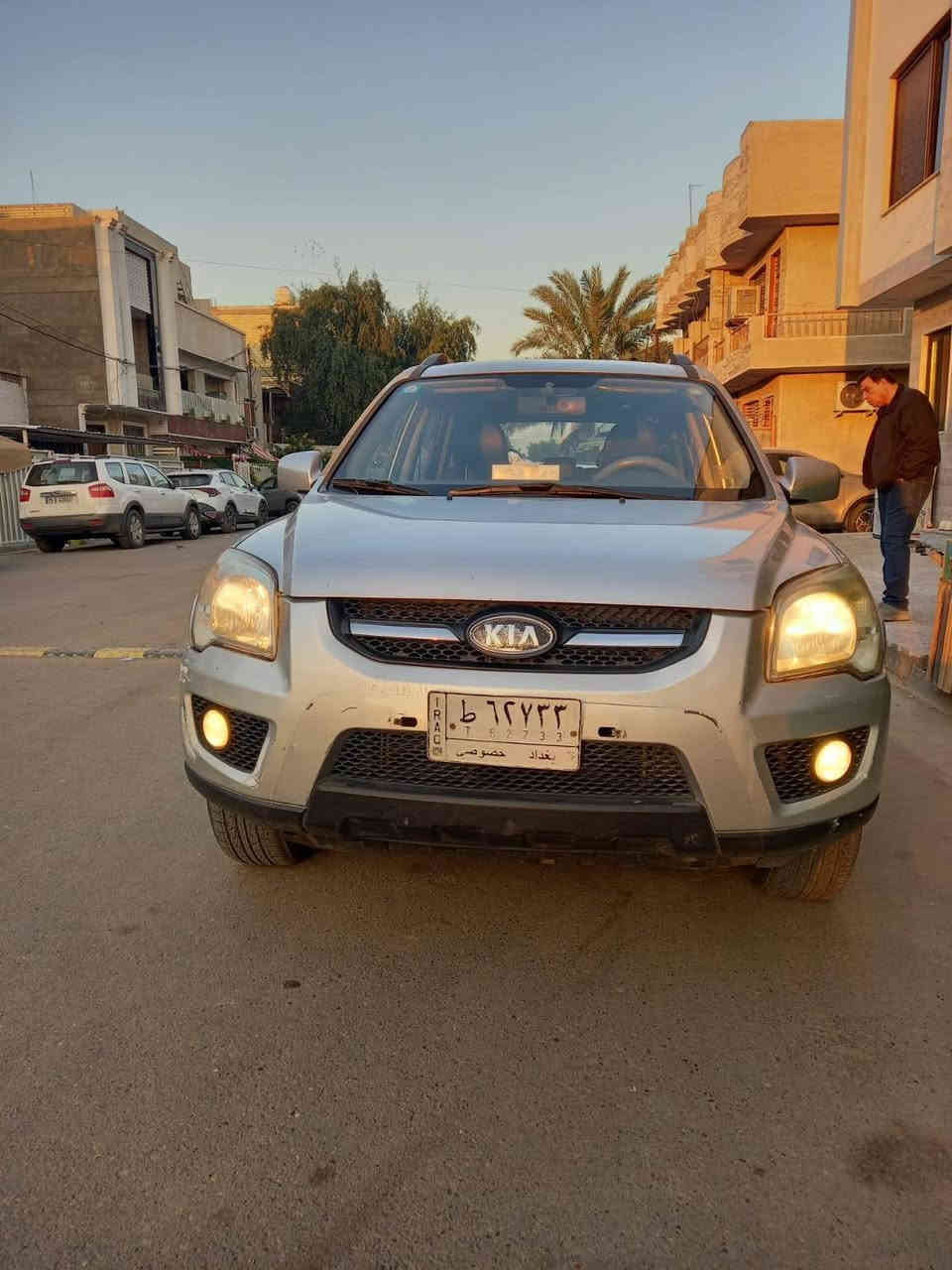 سبورتج موديل ٢٠١٠ فول مواصفات مكفولة من كلشي بدون قطرة صبغ رقم بغداد بأسمي مكانها بغداد 
فتحة سقف سلايد روف 
كشنات جلد 
كشنات كهرباء 
تدفئة بالكشنات 
مري شفط 
تحكم ستيرن
مكينة ٢٠٠٠ دوش 
رايدها ب ١٣٥ و بيها مجال 
*********** مكلف بالنشر
