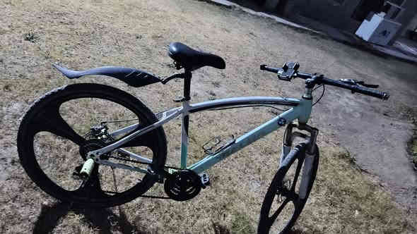 السلام عليكم بايسكل هجين ٧سرع ب٣ النضافه 80% العنوان الانبار الحبانيه يم المدخل او الحبانيه المفتول كولكم السعر 75الف و بي مجال الرقم ***********بي واتساب
