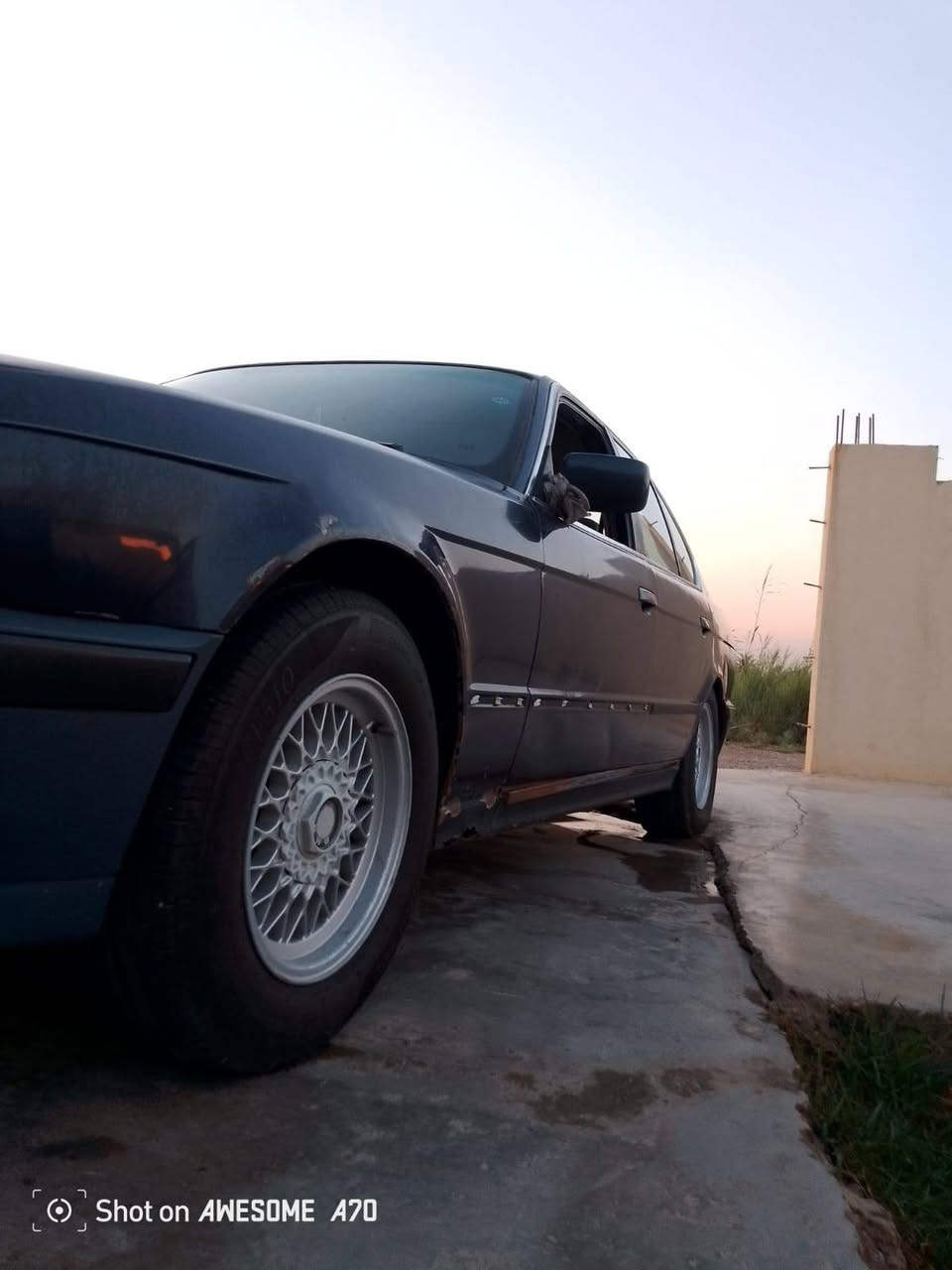 السلام عليكم
سياره للبيع حجم525مسكر 
موديل 1990سليمانيه رقم جديد نكليزي 
سنويه ل سنه 2028 سياره جاهزه خير من الله كير تخم تاير لا تبخير لا تنقيص سياره ب اسمي
عنوان واسط حفريه 
سعر 60$ورقه وبيه مجال حك جيه
موبايل-***********
