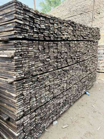 السلام عليكم خشب للبيع لوح 4 متر + 3 متر + سير 3 متر + مقاصير لوح وبقار مختلف الاصوال عنوان حله الاتصال ‏‪***********‬‏
