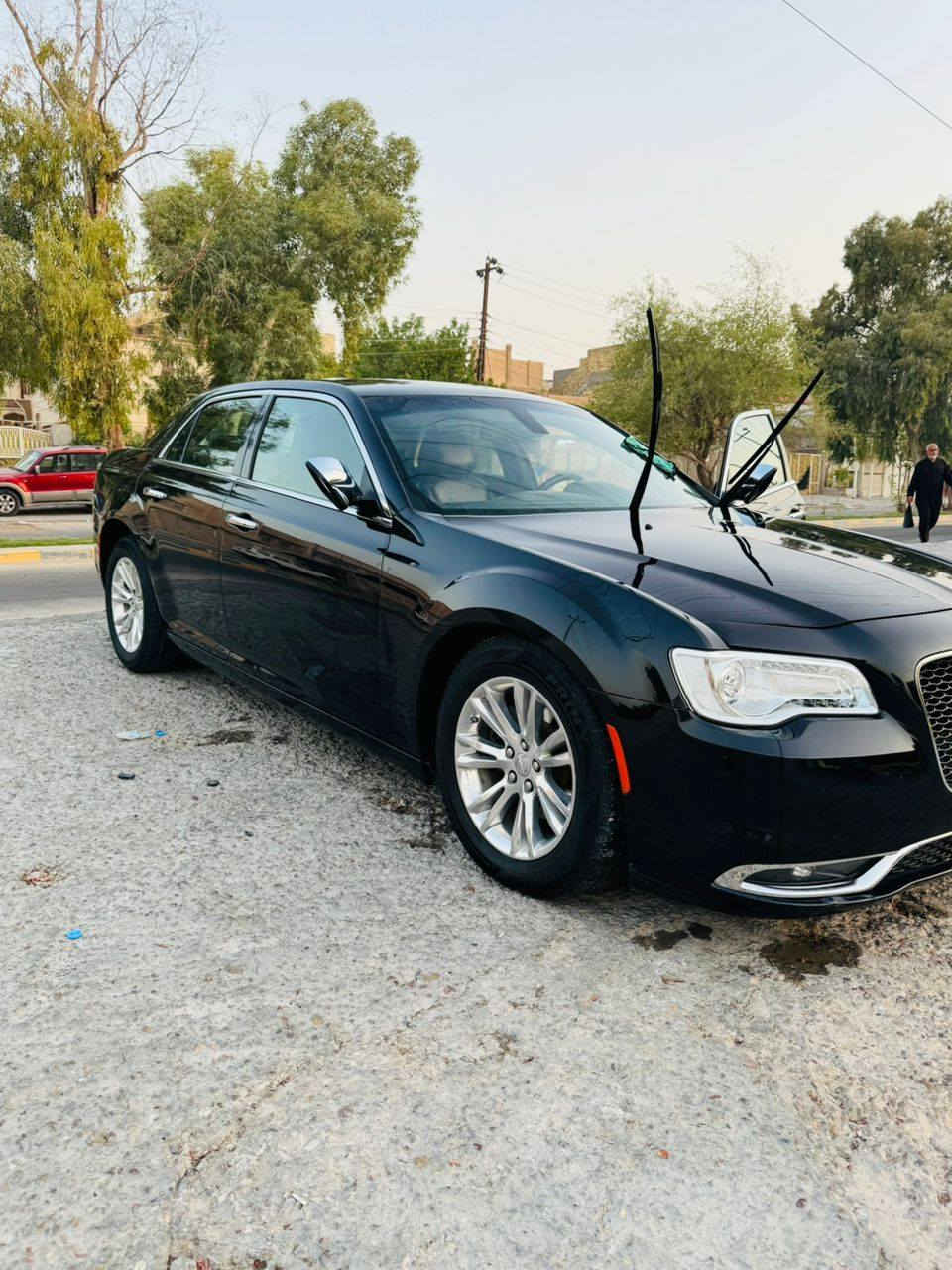 السلام عليكم للبيع او مراوس حسب القناعه كرايسلر اوباما C300 موديل 19 اصل مرمزه ٢٢ رقم بغداد بأسمي فول مواصفات عده البانورما مواصفات C حادث سطحي بدون ايرباك اي استفسار ***********
