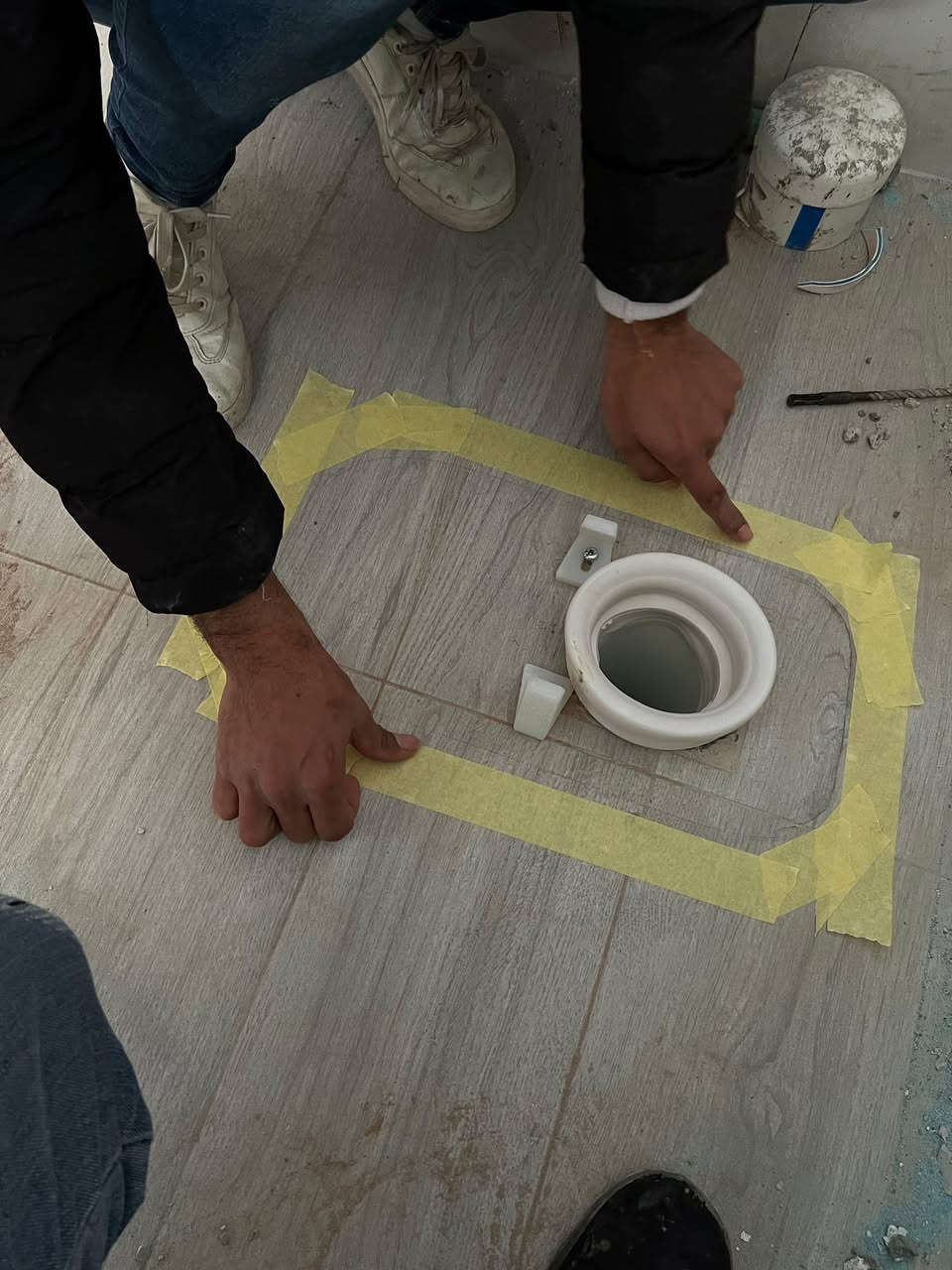 : عندك بيت جديد قيد الإنشاء بالفلوجة وتدور على شغل تأسيسات يريح بالك للعمر؟ 🏠✨
أخوتنا وأهلنا في الفلوجة الكرام..
نعلن لكم عن استعدادنا التام لاستلام كافة مقاولات وتأسيسات الماء والمجاري (الصحيات المتكاملة) للدور السكنية والمباني، بذهنية هندسية حديثة وعمل متقن يضمن لك بيتاً خالياً من الرطوبة والنضوح.
لماذا تختارنا لإمساك مقاولتك؟
✅ شغل مؤسساتي بعقود رسمية: نكتب معك عقد مقاولة واضح يضمن حقك بالوقت والمواصفات.
✅ أنظمة حديثة: نتقن التأسيسات المعلقة والحديثة وأنابيب الـ PPR الحرارية بأعلى دقة.
✅ فحص الضغط: لا يتم دفن أو صب أي أنبوب إلا بعد إجراء فحص الضغط الكامل بالماء والهواء أمام عينك.
✅ توثيق كامل: نسلمك تصوير وفيديوات ومخطط دقيق لأماكن الأنابيب بالجدران والأرضيات بعد الإنجاز (لتجنب ضربها مستقبلاً أثناء الديكور).
✅ كادر متكامل وسريع: نلتزم بالموقت والتسليم في الموعد المتفق عليه بدون تأخير.
مستعدون للعمل في كافة أحياء الفلوجة والمناطق المجاورة ().
📞 للاستفسار والتواصل أو لإرسال الخرائط وتسعيرها:
وتساب أو اتصال: [ *********** ]
