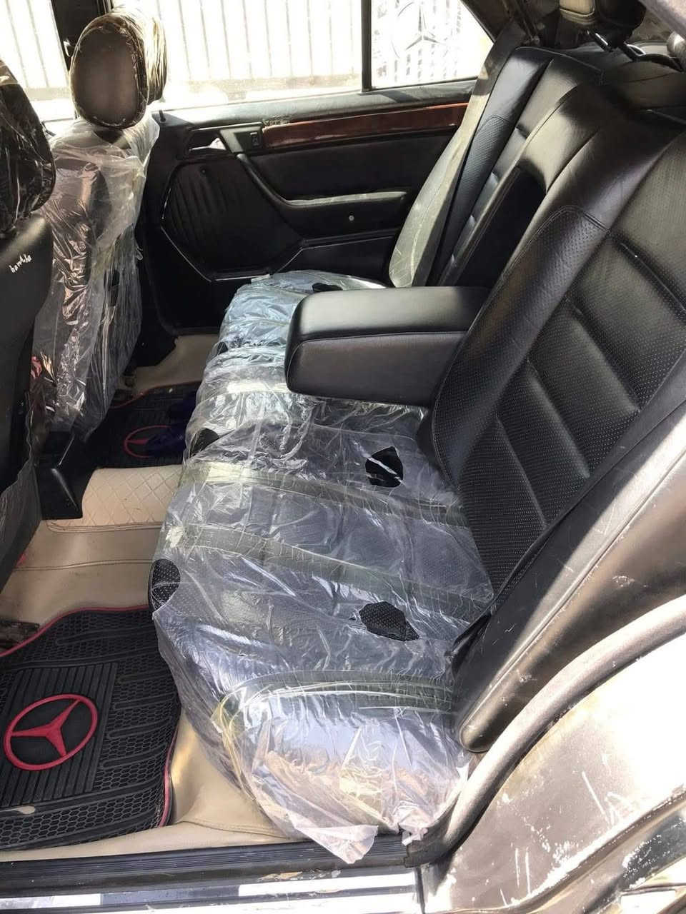 مرسدس موديل 94محرك تلتالاف بل باكيت حداديه فول تبريد شغال تتدفه شغاله سياره بسمي ما ناقصه ي شي ‏‪***********‬‏
