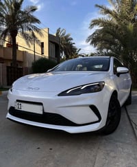 سيل فايف Byd 2025 ماشيه 7 الف فقط الگلي السياره جديده و مكفوله بيها بس...