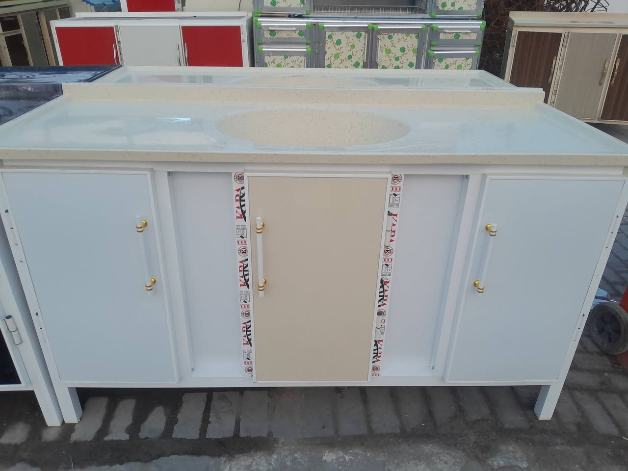 يالله تم وصول سنكات  مرمر الثقيل شقل بنل درجه أوله بلاش بسعر 160 الف القياس متر ونص 
العنوان بصرة حيانيه اول الاين شارع القائد الاستفسار***********
