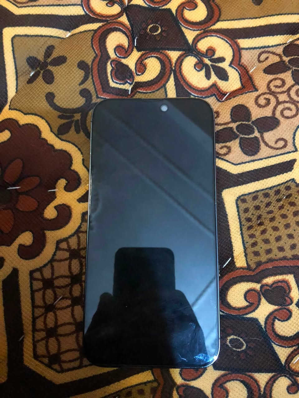 ايفون ١٤برو ماكس 
لون مميز بنفسجي 
مدل شاشه فقط نوعيه اصبيه 
بطاريه ٧٧ لامعلايه ولا مبدله 
عربي شرق اوصط AAA
ذاكره ٢٥٦
مكاني ديالى الخالص 
***********
