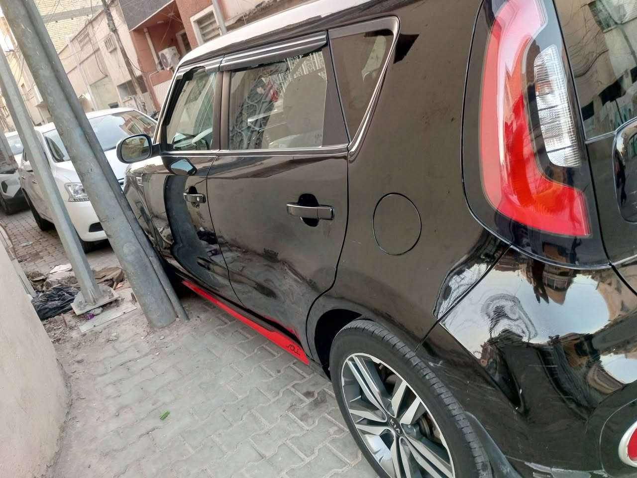 السلام عليكم صول وارد امريكي موديل 2015 بيها صبغ قطع كير ومحرك تبريد مكفول السعر 100 وبيها مجال 
***********
