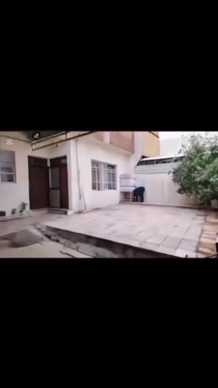 #دار (طابقين) للبيع في الموصل - حي تل الرمان 🏠مساحة واسعة وشرحة.. ملك صرف (طابو)
للراغبين بالسكن الراقي والمساحات الكبيرة في الجانب الأيمن، نعرض لكم داراً متكاملة في (حي تل الرمان) تتميز بمساحة خارجية كبيرة وبناء طابقين.
✅ تفاصيل العقار:
 الموقع: الموصل - الجانب الأيمن - تل الرمان.
 *لمساحة الإجمالية:(350) متر مربع.
 تفاصيل المساحة:200 متر بناء (طابقين) + 150 متر ساحة (عرصة) واسعة.
 نوع السند: طابو ملك صرف.
 عدد الطوابق:طابقين (تصميم عائلي واسع).
✅ **المميزات:**
 * لبيت "شرح" جداً بفضل الساحة الكبيرة (150م) التي تصلح كحديقة أو كراج واسع.
  موقع مخدوم وقريب من الأسواق والمدارس والخدمات الأساسية.
  بناء نظيف وجاهز للسكن.
💰 السعر:140 مليون دينار عراقي (مع مجال بسيط للطيبين والقاصدين).
التواصل ع الخاص 
او ع الواتساب 788 970 9102


**إذا كنت صاحب هذا الإعلان وتريد حذفه لأي سبب، رجاءا أرسل رسالة إلى الدعم الفني**