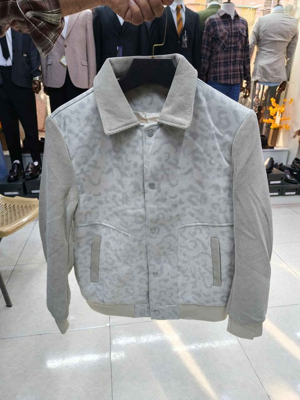 اخر قطع 
سعر 20000
شياكةة مميزه و ومختلفه مع أزياء قصر الامراء عنوان مسيب شارع الحسينية
***********
يوجد توصيل جميع محافظات
