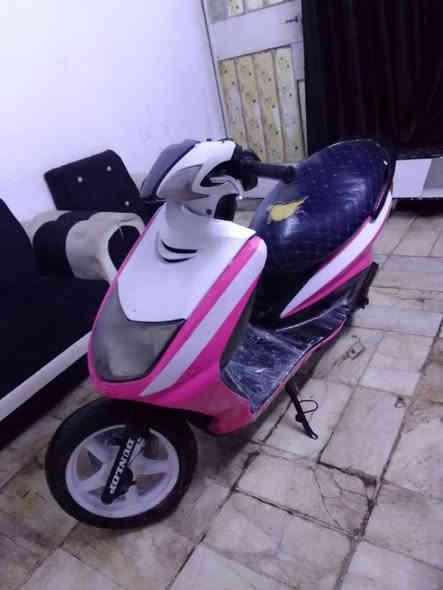 السلام عليكم شباب سكنس نثيه بيها تزويد بوشه ٥٨ قبق فلاوين نيكل صلنصه توبو الدراجه بيها شلعه طيران سعرها ٤٢٥ بي مجال الدراجه نكره سلف مكاني تقاطع حي الجامعه بغداد ***********
